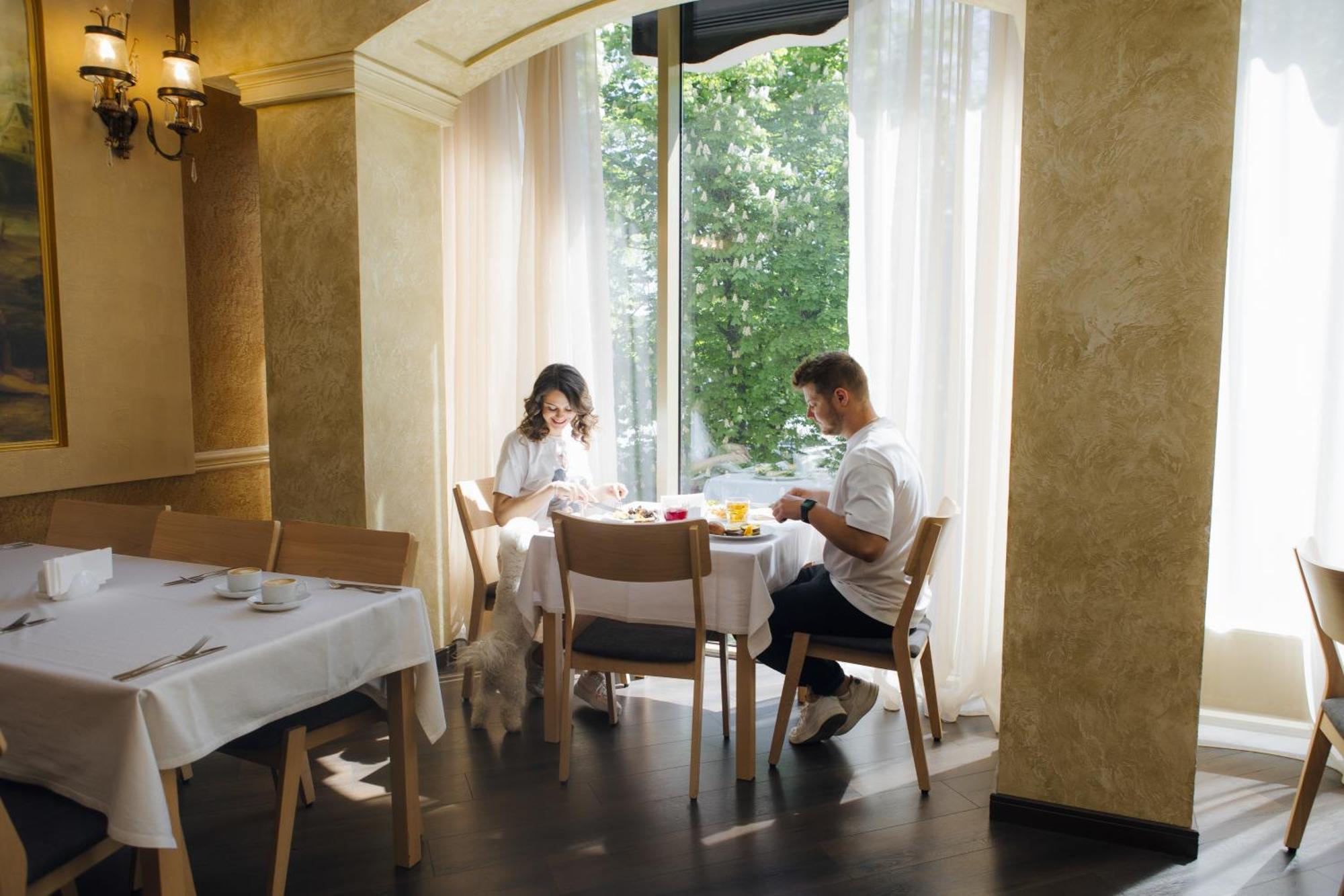 Alexandrovskiy Hotel Odessa Luaran gambar